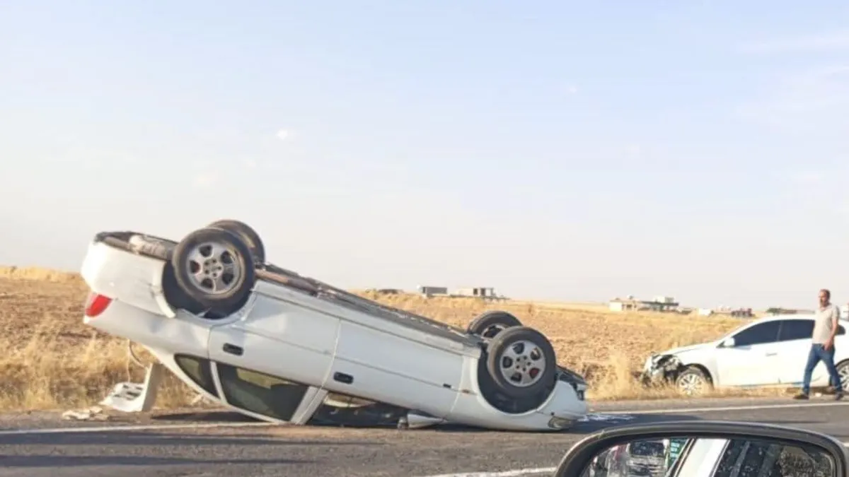 Akçakale’de iki otomobil çarpıştı: 2 yaralı Akçakale’de iki otomobil çarpıştı: 2 yaralı
