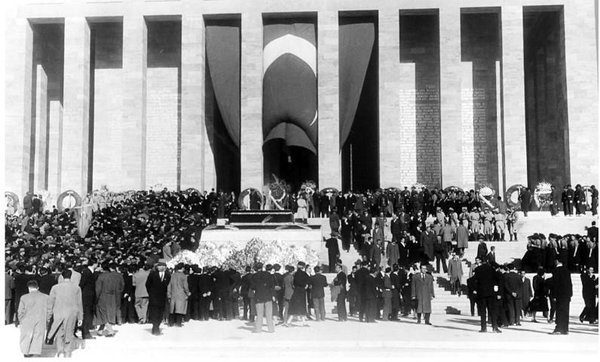 Ankara Üniversitesi Atatürk'ün cenazesine ait 36 fotoğrafı ilk kez gün yüzüne çıkardı!