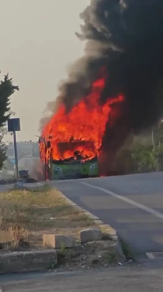 halk-otobusu-alev-alev-yandi-1786347984979.jpg