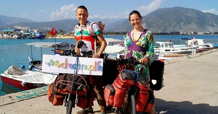 Bisikletle dünya turuna çıkan Ukraynalı aile Finike’de