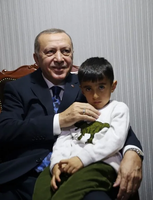Başkan Erdoğan, Şehit Ahmet Budak'ın eşi ve çocuklarını kabul etti
