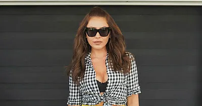 Hadise malları ablasına kaptırdı