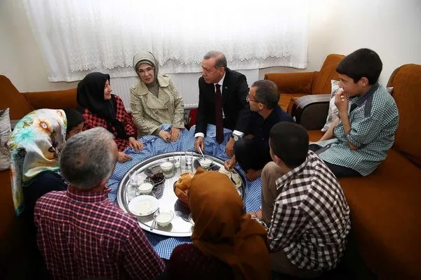 Cumhurbaşkanı Erdoğan iftar sofrasına konuk oldu