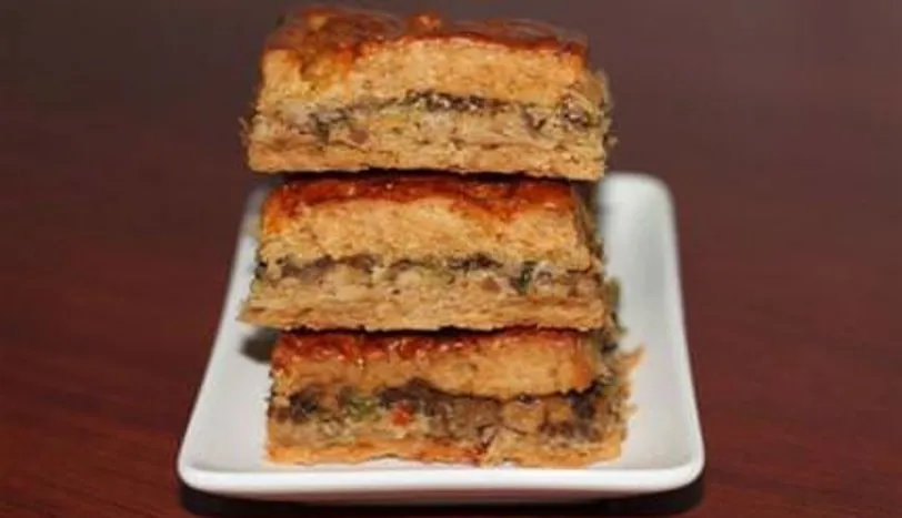 TAHİNLİ KIYMALI BÖREK Tarifi BöreklerÇörekler ve Poğaçalar Sofra