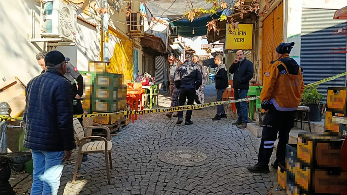 Sandalyede oturan şahsı bıçaklayarak öldürmüştü: 17 yaşındaki genç kız için karar verildi! Sandalyede oturan şahsı bıçaklayarak öldürmüştü: 17 yaşındaki genç kız için karar verildi!