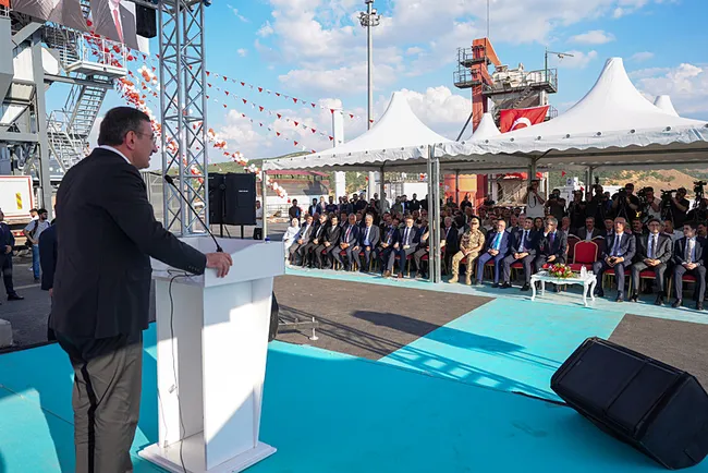 cevdet-yilmaz-huzur-ve-guven-ortami-ozel-yatirimlari-da-daha-fazla-artiracak-1787859876587.jpeg Cevdet Yılmaz: Huzur ve güven ortamı özel yatırımları da daha fazla artıracak