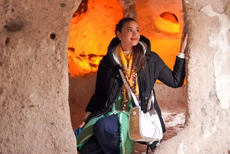 Nişanlısından ayrıldı, soluğu Türkiye'de aldı! Kainat Güzeli bakın aşk acısına çareyi nasıl buldu...