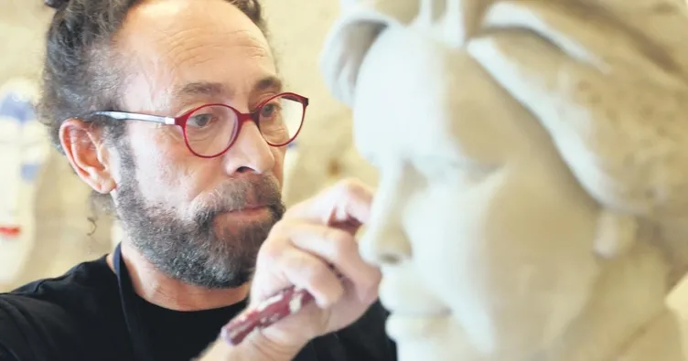 Vesikalığı getir portre heykeli götür