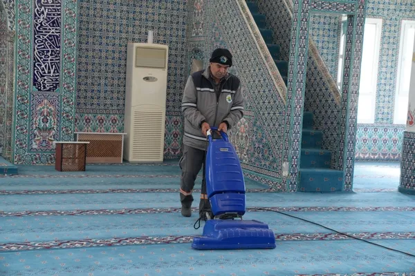seydikemerde-ramazan-ayi-oncesi-camilerde-temizlik-1740492777712.jpg