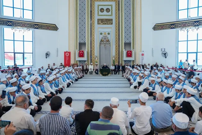 esenlerde-114-hafiz-adayi-icazet-aldi-vali-gul-duyurdu-baskan-erdogandan-umre-mujdesi-1783794777721.jpg