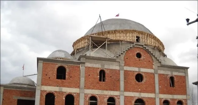 Fransa’da cami inşaatına mahkeme yasağı
