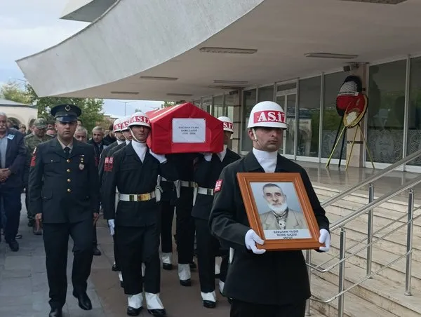 vefat-eden-kore-gazisi-ezelhan-yildiz-son-yolculugunu-ugurlandi-1730013085657.jpg