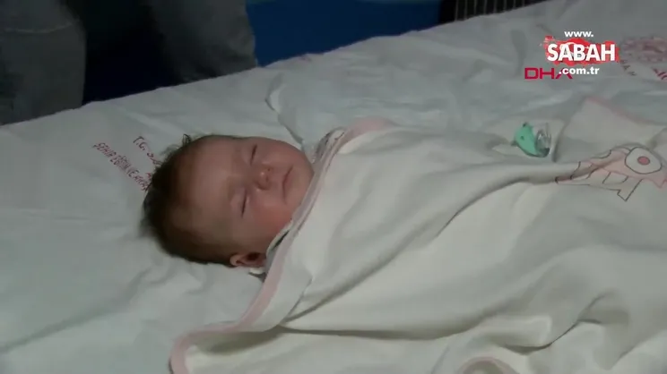 Depremden 138 saat sonra enkazdan çıkartılan mucize bebek, Adana'da doktor gözetiminde | Video