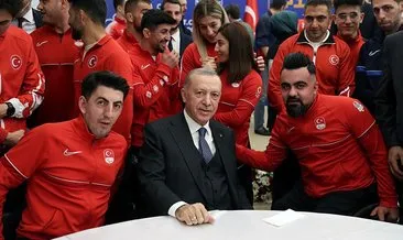 Başkan Erdoğan sporcularla bir araya geldi! “Rakibini duman ettin”