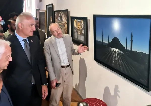 rami-kutuphanesinde-ayasofya-yolculugu-yasandi-ayasofya-fotograflari-kitabinin-tanitimi-yapildi-1750326471590.jpg