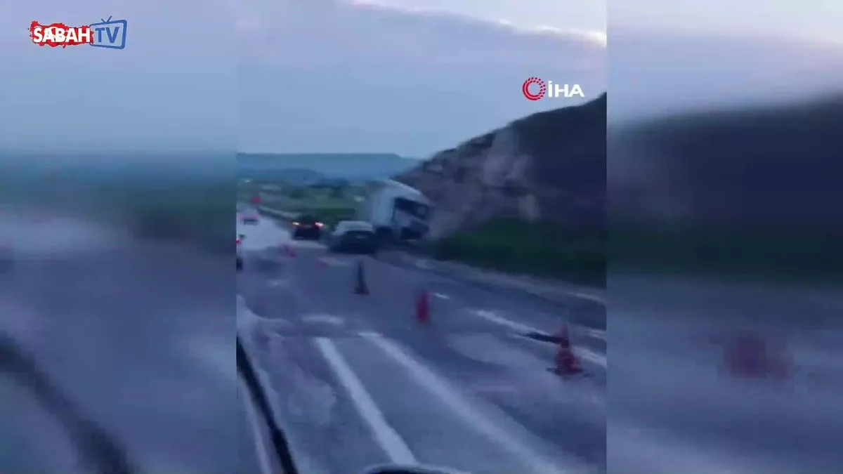 Siirt–Batman karayolunda yoldan çıkan tır kaza yaptı: 1 yaralı videosunu izle Siirt–Batman karayolunda yoldan çıkan tır kaza yaptı: 1 yaralı videosunu izle