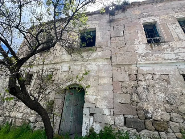 kanser-koyunden-hayalet-koye-karainin-huzunlu-hikayesi-1787556936877.jpg