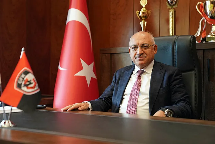 konteyner-bagisi-imza-toreninde-ali-koc-ve-mehmet-buyukeksiden-onemli-aciklamalar-1685007349449.jpg
