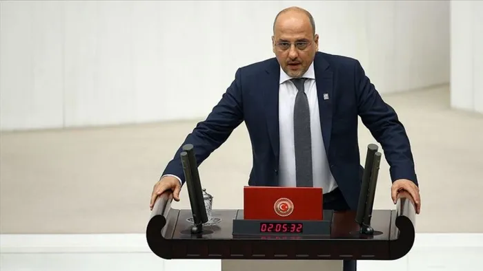 bakan-gurlekin-avukatindan-ahmet-sika-suc-duyurusu-ve-tazminat-davasi-1790680384037.jpg