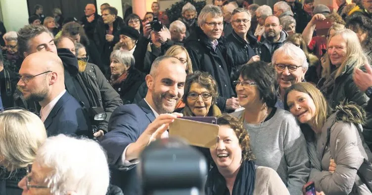 Facebook davetine üç bin kişi katıldı