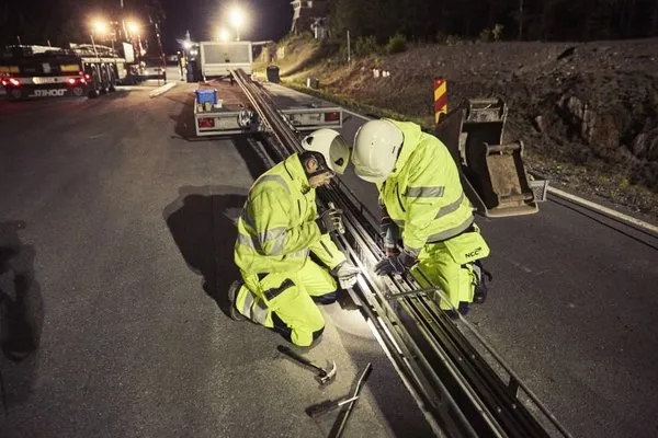 Dünyanın ilk elektrikli yolu açıldı
