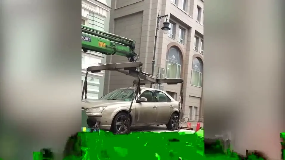 Arabayı çekmeye çalışırken haşat eden çekici