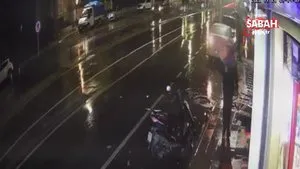Park halindeki motosiklet 3 farklı kazaya karıştı, gelen çarptı giden çarptı | Video