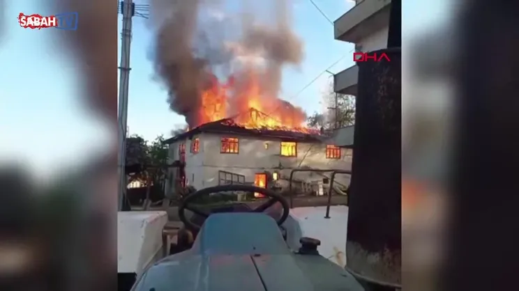 Zonguldak'ta 2 katlı ev alev alev yandı | Video