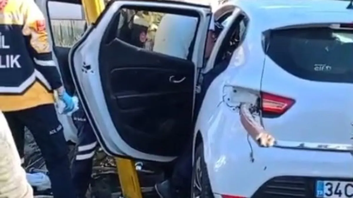 Başakşehir’de feci kaza! Bariyerden kopan demir aracı deldi geçti: Şoförün bacağına ok gibi saplandı