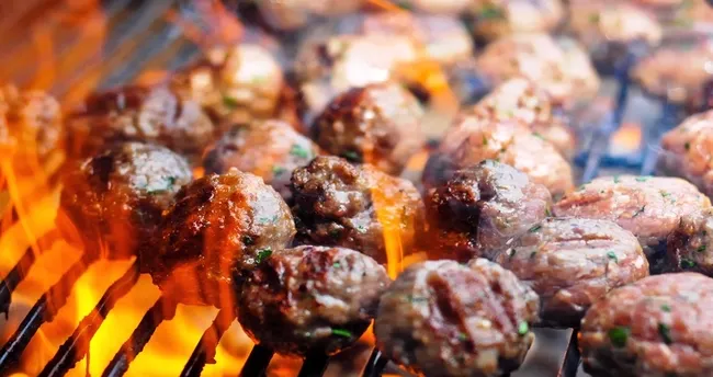 En güzel ızgara köfte tarifi, en güzel ızgara köfte nasıl yapılır? Et En güzel ızgara köfte tarifi, en güzel ızgara köfte nasıl yapılır? Et