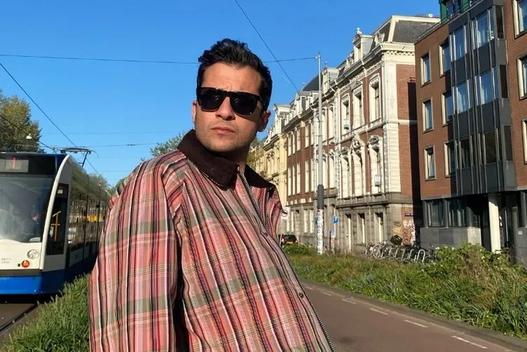 İzzet Altınmeşe’nin oyuncu oğlu da çok ünlü! Meğer ekranların vazgeçilmez ismi babasına çekmiş...