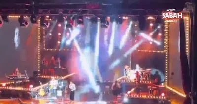 Şarkıcı Sıla, konserinde Özkan Uğur’u andı | Video