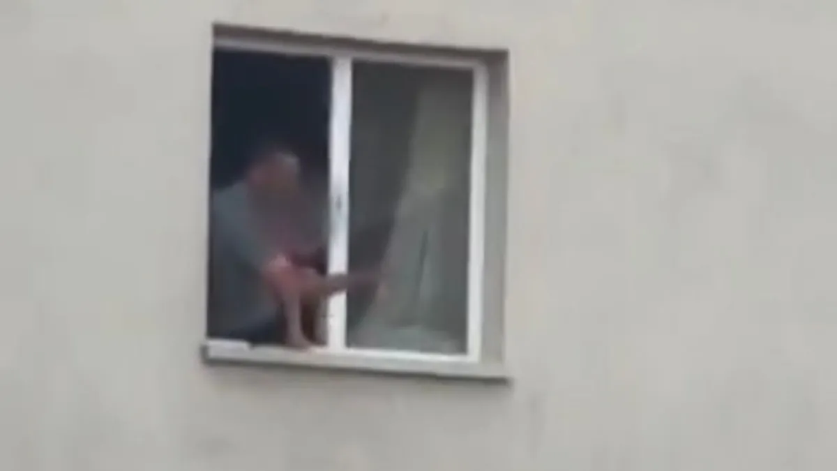 Kızını rehin alan babaya operasyon: Çocuk kurtarıldı, baba yaralı ele geçirildi Kızını rehin alan babaya operasyon: Çocuk kurtarıldı, baba yaralı ele geçirildi