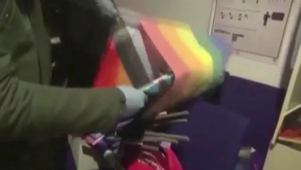 son-dakika-haberi-lgbt-kulup-odasina-polis-baskini-pkk-teror-orgutu-amblemli-kitap-ele-gecirildi-1612009846487.jpg Son dakika haberi: LGBT Kulüp Odasına polis baskını! PKK terör örgütü amblemli kitap ele geçirildi