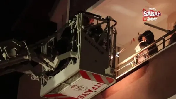 Apartman yangınında mahsur kalan 2’si bebek 14 kişi merdivenle böyle kurtarıldı | Video