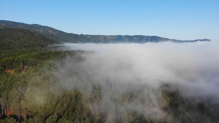 Kazdağları’nda bulut geçişleri görsel şölen sunuyor