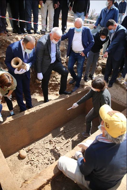 Heyecanlandıran keşif! 2400 yıl sonra lahit mezar gün yüzüne çıktı! İşte içinden çıkanlar...