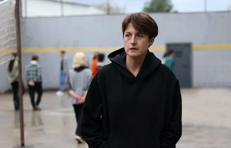 Aile 20. bölüm izle Show TV dizi ekranı ile yayında: Aile son bölümde Devin ve Aslan ilişkisinde şok olay!