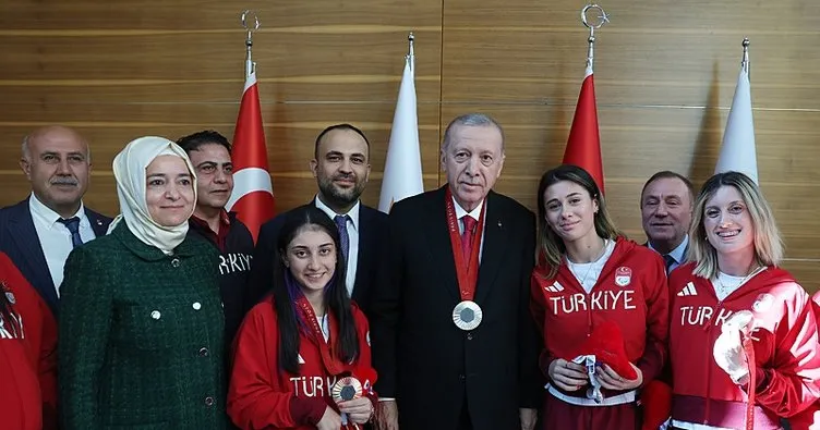 Başkan Erdoğan, Türkiye Milli Paralimpik Takımı sporcularını kabul etti