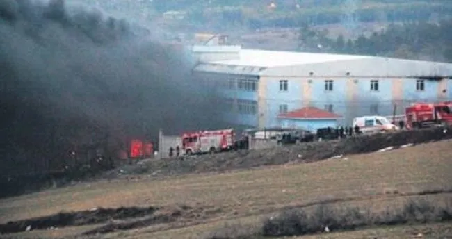 Arnavutköy’de fabrika yandı