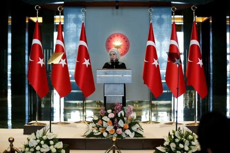 Emine Erdoğan, Türkiye’nin tanınmış işkadınlarını, kadın sanatçıları ve sporcuları kabul etti.