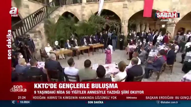 Kıbrıs'ta Başkan Erdoğan'ı duygulandıran anlar! Küçük kızın şiiri ayakta alkışlandı