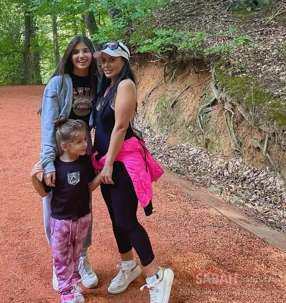 İbrahim Erkal'ın ölüm yıl dönümünde eşi Filiz Erkal'dan duygu yüklü paylaşım... Sadece 12 gün görebildiği kızı Elif Su kocaman oldu!