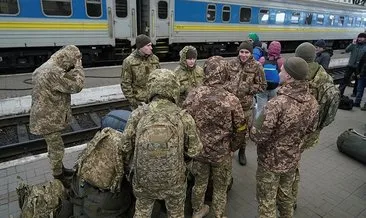 Ukrayna’da hüzünlü vedalar! Cepheye giden askerleri böyle uğurladılar