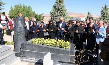 Bozkırın tezenesi mezarı başında anıldı #izmir