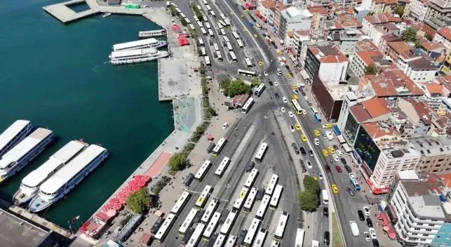 kadikoy-rihtimdaki-otobus-peronlari-uzuncayira-tasinacak-1785595972285.jpg