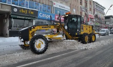Muş Belediyesi 80 personel ve 50 İş makinasıyla kar mesaisi yapıyor