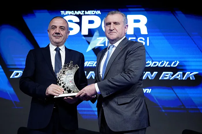 canli-sporun-zirvesi-turkuvaz-medyada-genclik-ve-spor-bakani-askin-baktan-onemli-sozler-1733823894111.jpeg