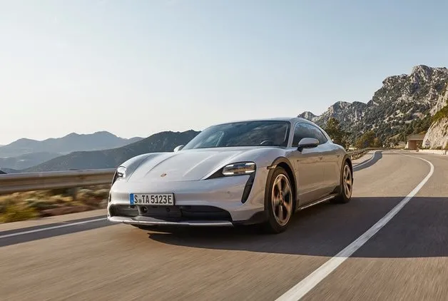 PORSCHE'DEN ELEKTRİKLİ ARAÇ YATIRIMI