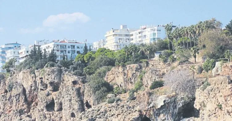 Antalya denize kayıyor